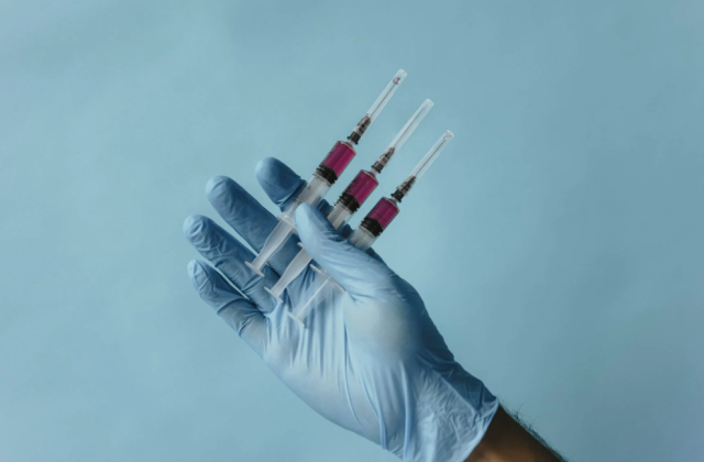 В Калининград поступит 55 тыс. комплектов вакцины после решения об обязательной вакцинации