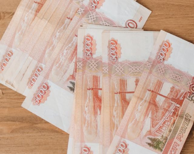 В Коми двух сотрудников нефтяной компании осудят за получение подкупа на 39 млн рублей