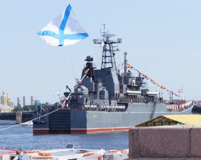 Репетиции главного военно-морского парада перекроют центр Петербурга