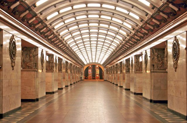 Зачем Смольный почти вдвое сократил финансирование строительства метро