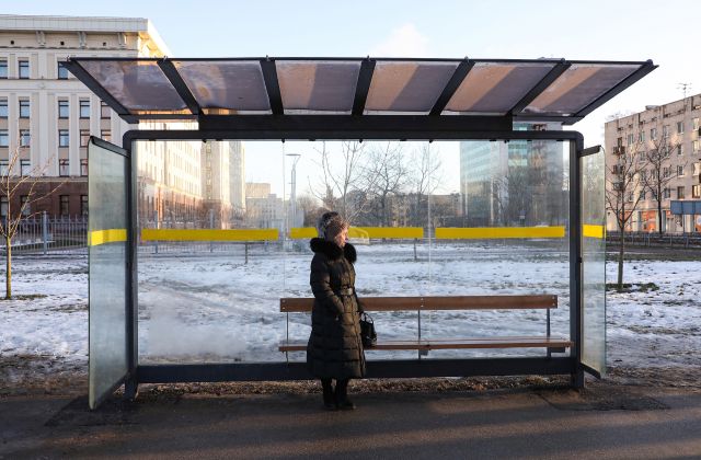 «В самую лютую погоду»: петербуржцы предложили Беглову подождать автобус в новых остановочных павильонах