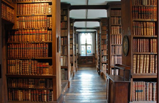 Закон о библиотечном деле: как изменения в доступе к книгам иноагентом повлияют на посещаемость