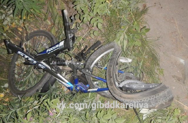 В Карелии водитель без прав насмерть сбил велосипедиста и скрылся с места происшествия