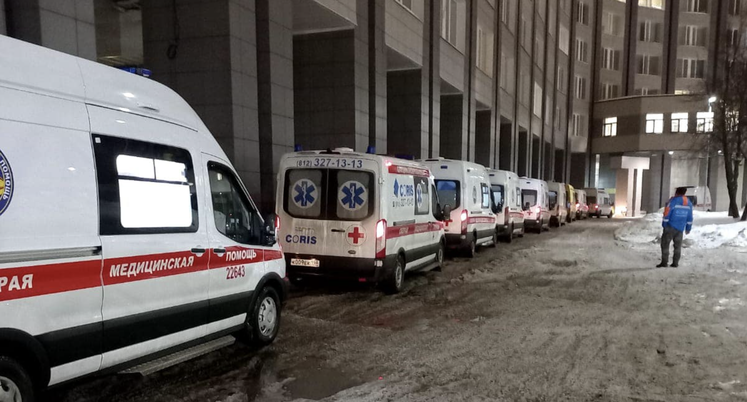 «ДП»: больницы Петербурга вновь столкнулись с очередями из скорых