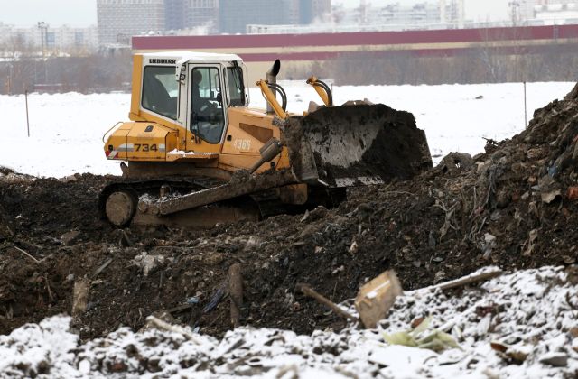Контейнерные площадки в Петербурге 1 января оказались завалены мусором