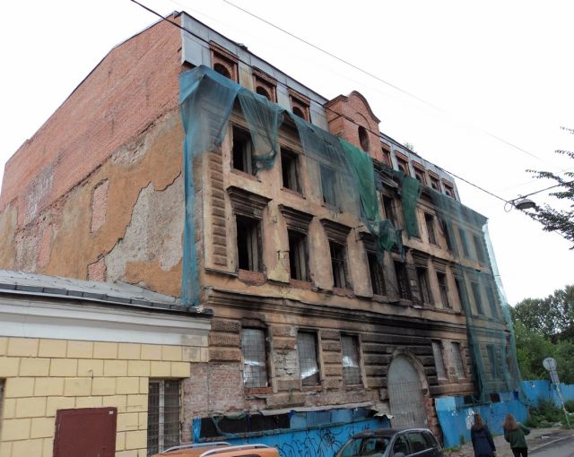 Город скоро развалится: петербуржцы указали Смольному на очередной «фасадопад» в Кировском районе