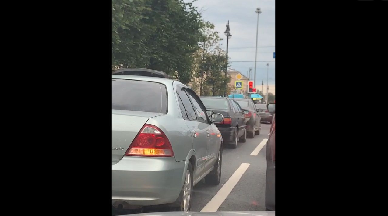 Массовое ДТП спровоцировало пробку на Московском проспекте