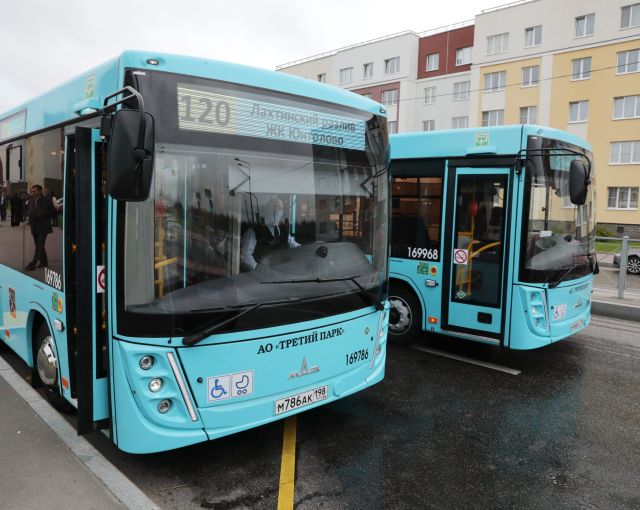 Пробка из автобусов и троллейбусов у «Московской» в очередной раз подтвердила провал транспортного блока Смольного
