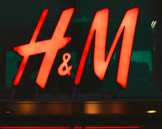 В магазинах H&M в Архангельске возникли очереди из-за распродажи остатков товара
