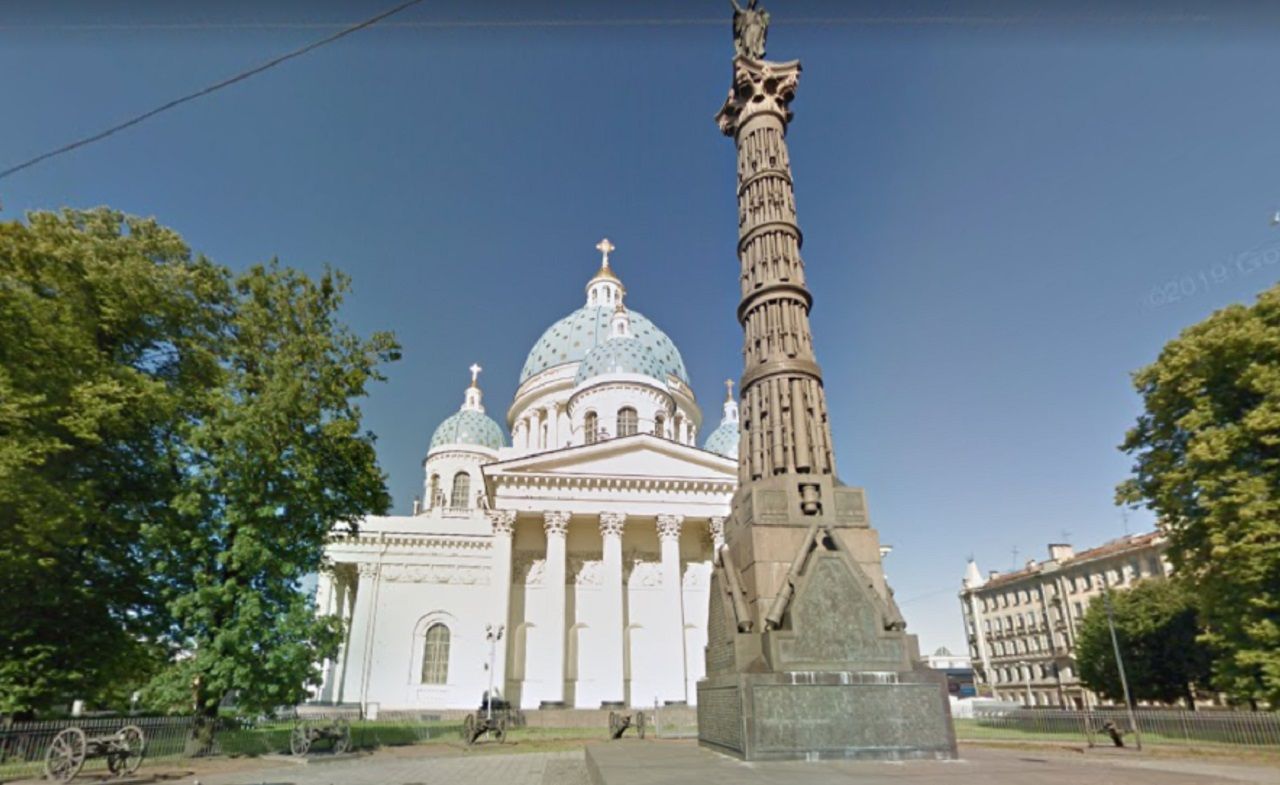 В Троицком соборе Петербурга загорелся прихожанин
