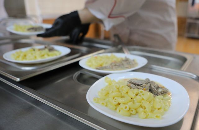 Экономия Смольного негативно влияет на качество школьного питания в Петербурге