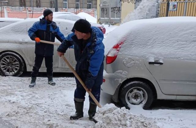 Актер Смирнов охарактеризовал уборку снега в Петербурге как «ужасную»