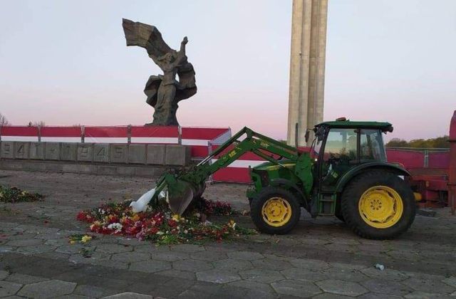 Решение парламента Латвии может привести к сносу памятка Освободителям Риги