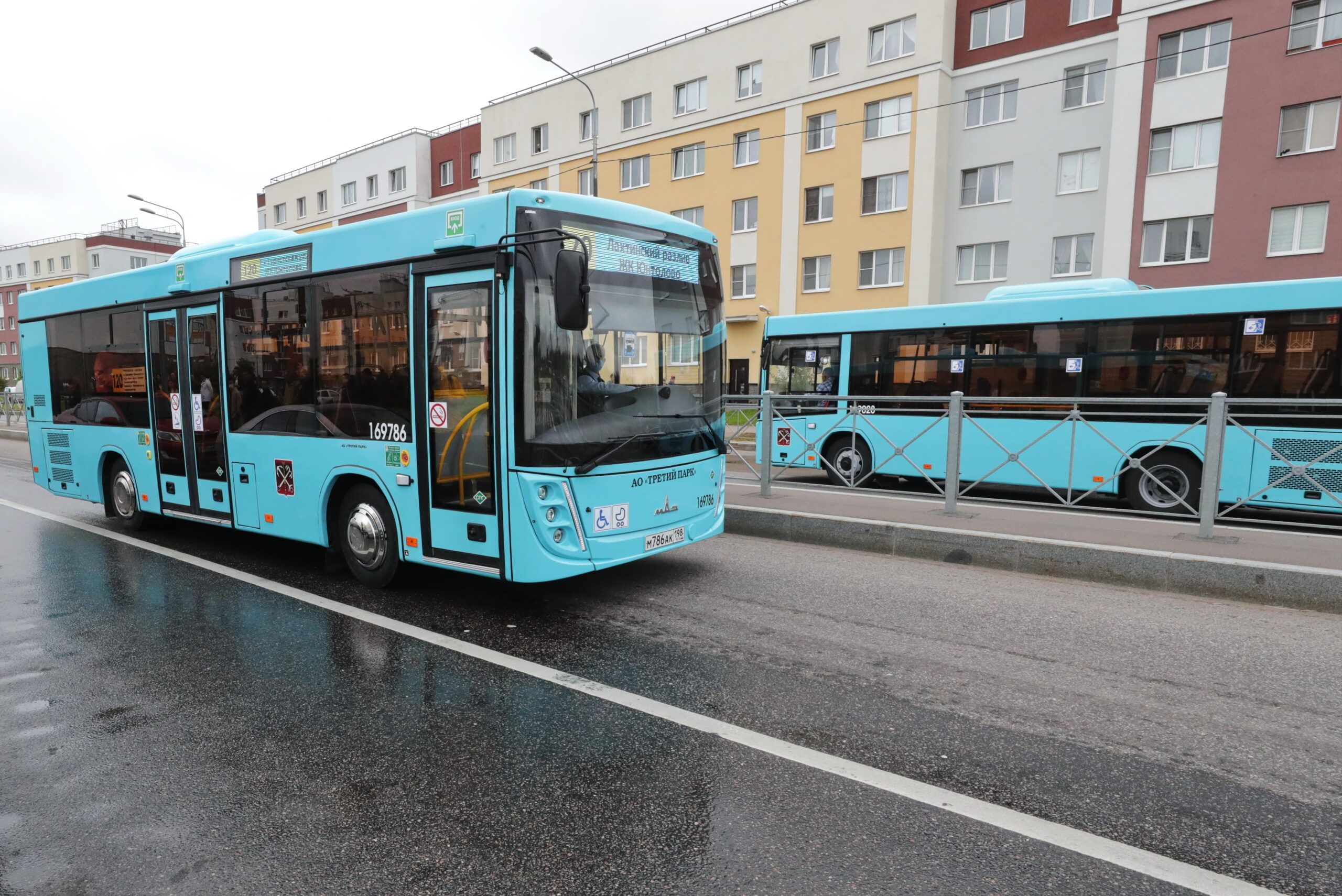 В Смольном признали срыв поставок автобусов ко второму этапу транспортной реформы