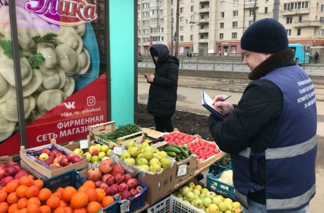 В Петербурге прошли проверки на овощебазах. Число нелегальных мигрантов не уменьшается
