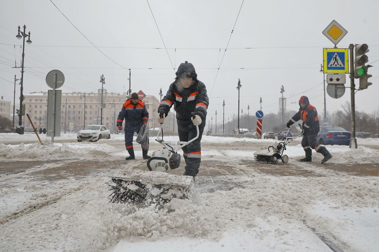 Месяц до весны – все само растает: пользователи Сети о планах Беглова по уборке снега в Петербурге