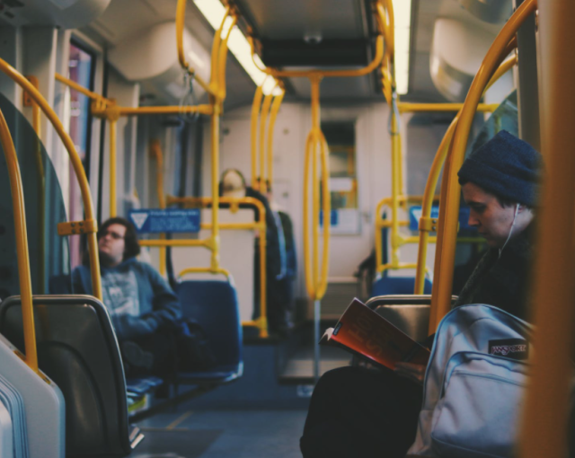 В общественном транспорте Мурманска перестанет действовать мобильная оплата