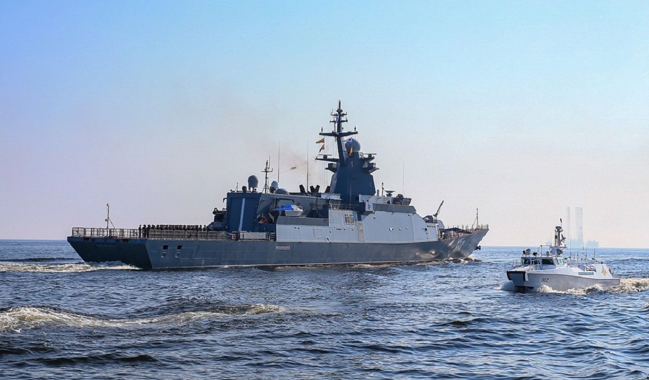 Путин прибыл в Кронштадт для осмотра кораблей перед парадом в честь Дня ВМФ