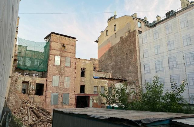 Петербургский мундеп Киселев рассказал, как Смольный одобряет снос исторических зданий в угоду застройщикам