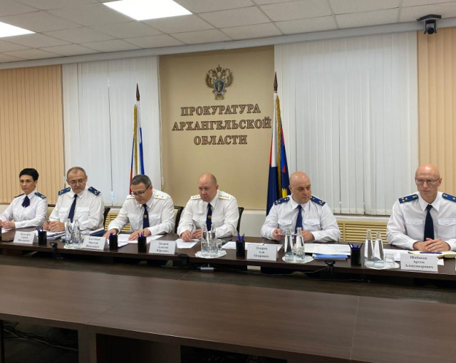 Заместитель генпрокурора РФ Алексей Захаров сегодня вёл приём граждан в Архангельской области