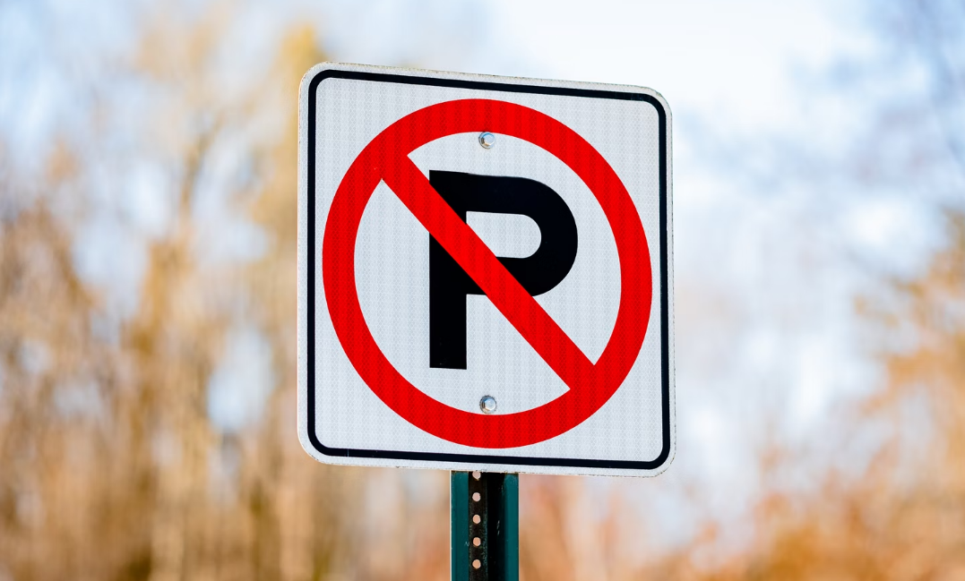 Смольный пытается перебить позитивными отчетами недовольство петербуржцев расширением зоны платной парковки