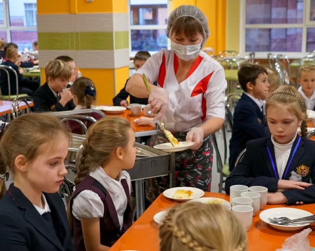 Массовые нарушения в сфере школьного питания Петербурга вызвали интерес прокуратуры