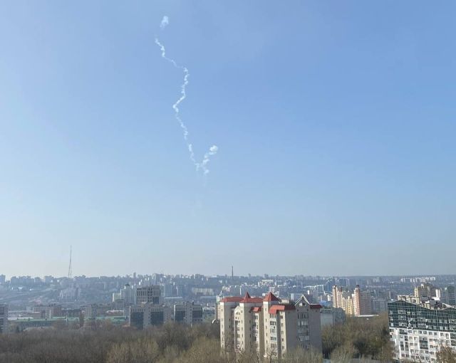 Силы ПВО прикрывают Белгород: выпущены две противоракеты