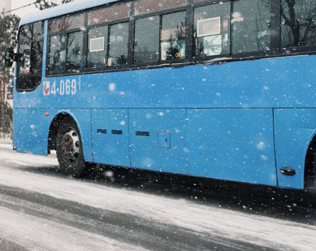 В Северодвинске водитель зажал ребёнка дверями автобуса и уехал с остановки