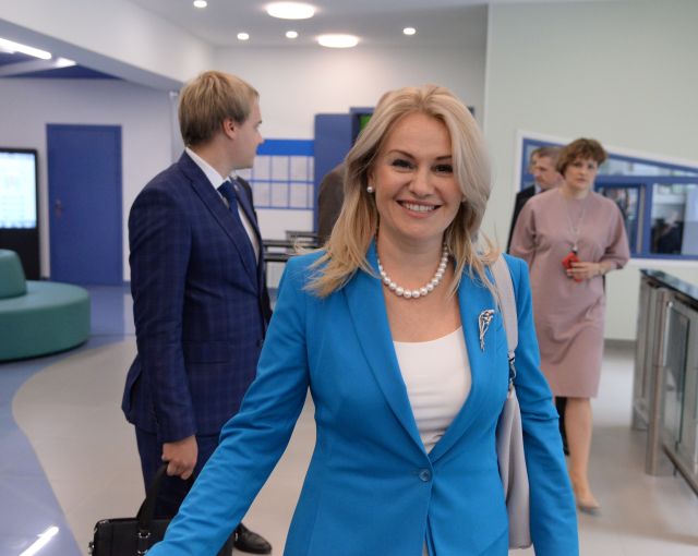 Петербуржцев агитируют голосовать за дочь Макарова Лыбаневу
