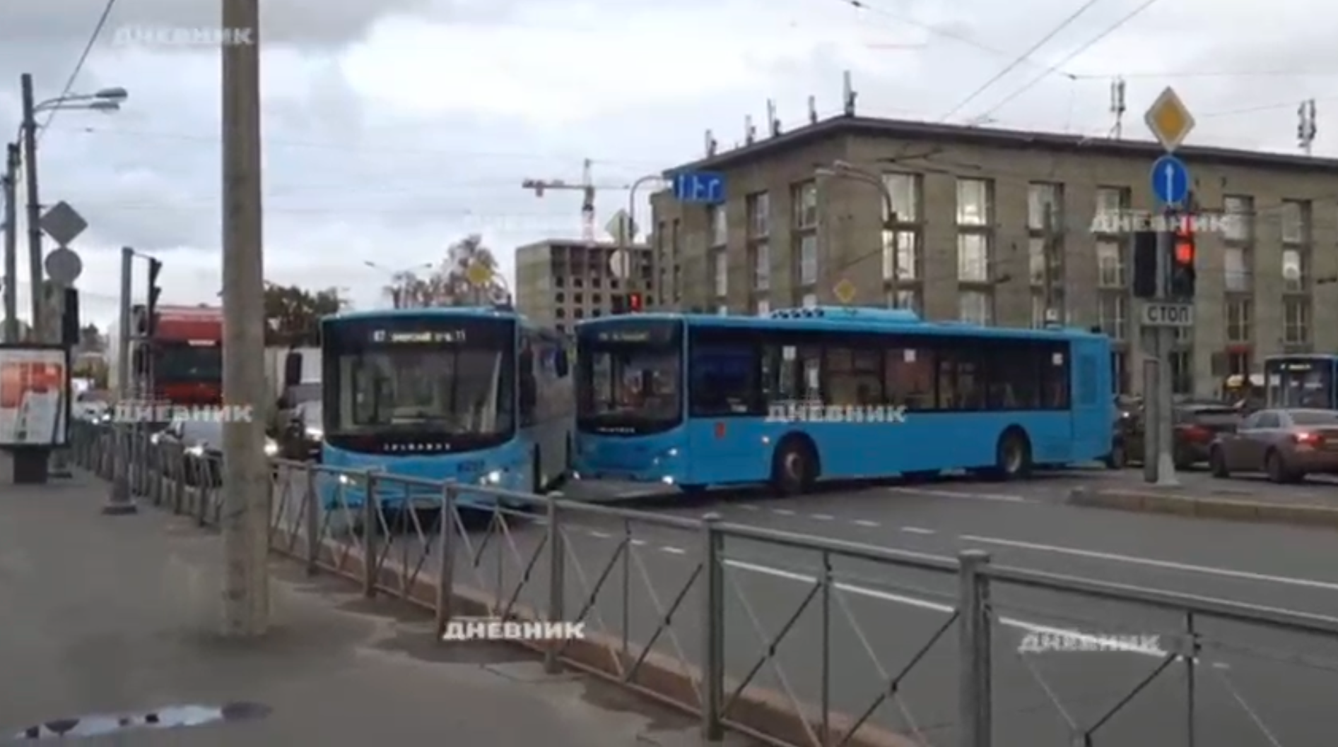 «Лучше не соваться»: петербуржцев предупредили о пробке из-за ДТП с автобусом на набережной Обводного канала