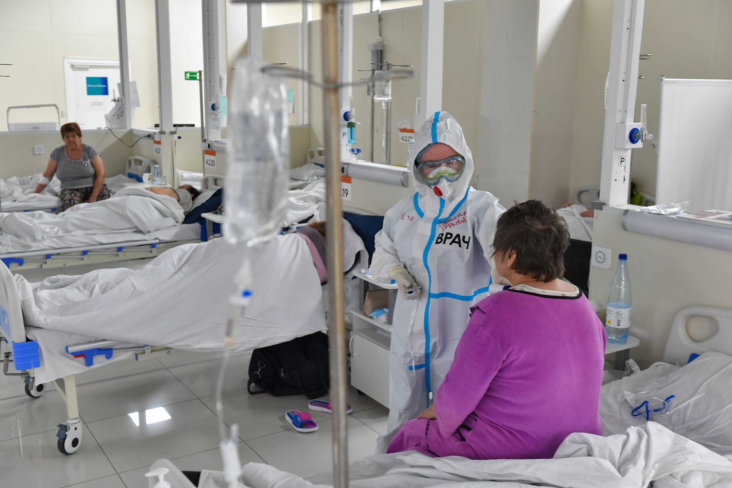 Пятая волна коронавируса уничтожает здравоохранение Петербурга