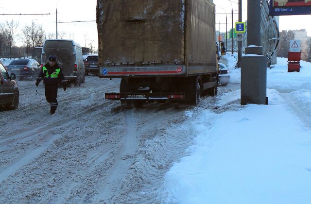 Петербург ждут пробки в выходные дни из-за снегопадов