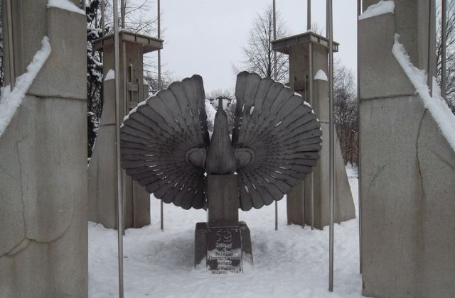 В Петрозаводске повредили памятник «Птица счастья»