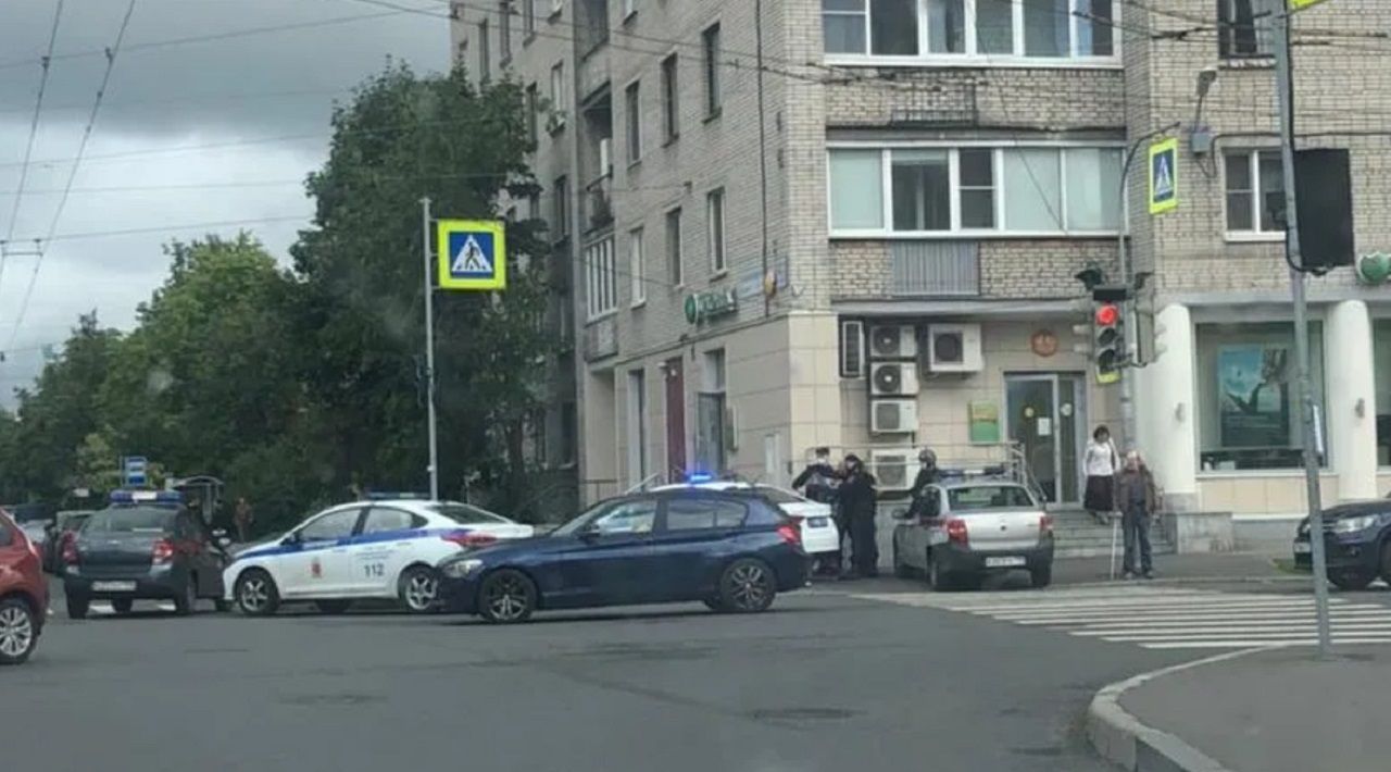 В Петербурге вооруженный ножом мужчина пытался ограбить банк