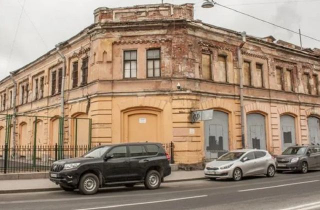 Власти Петербурга выставили на торги здание Мытного двора