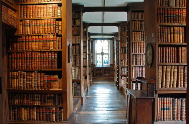 Закон о библиотечном деле: как изменения в доступе к книгам иноагентом повлияют на посещаемость