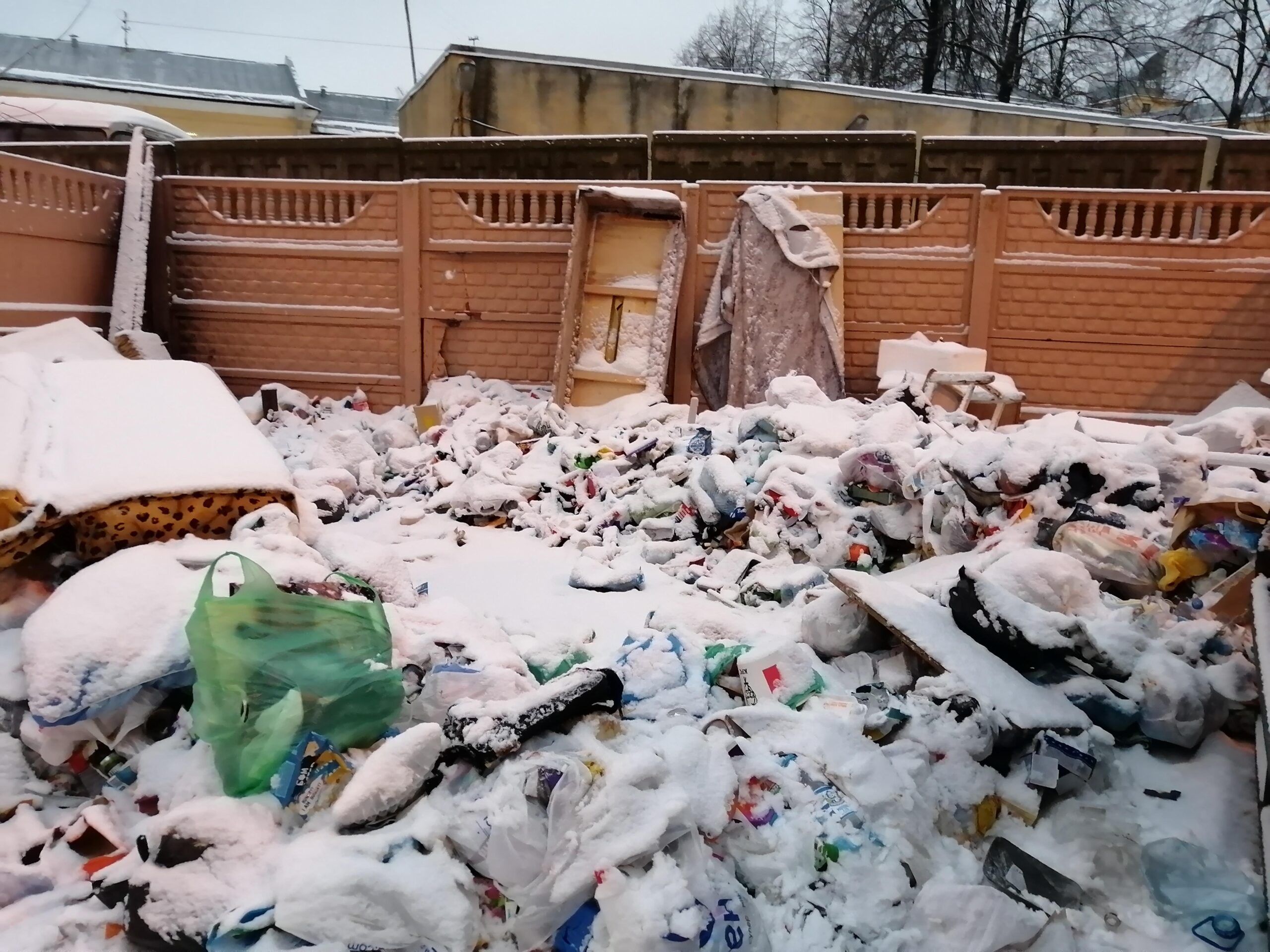 «Зеленый фронт» уличил НЭО в использовании незаконного мусорного отвала в Ленобласти