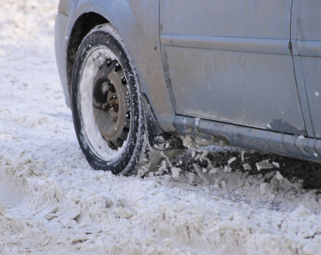 Смольный в четверг выпустил на улицы города только 84 снегоуборочные машины