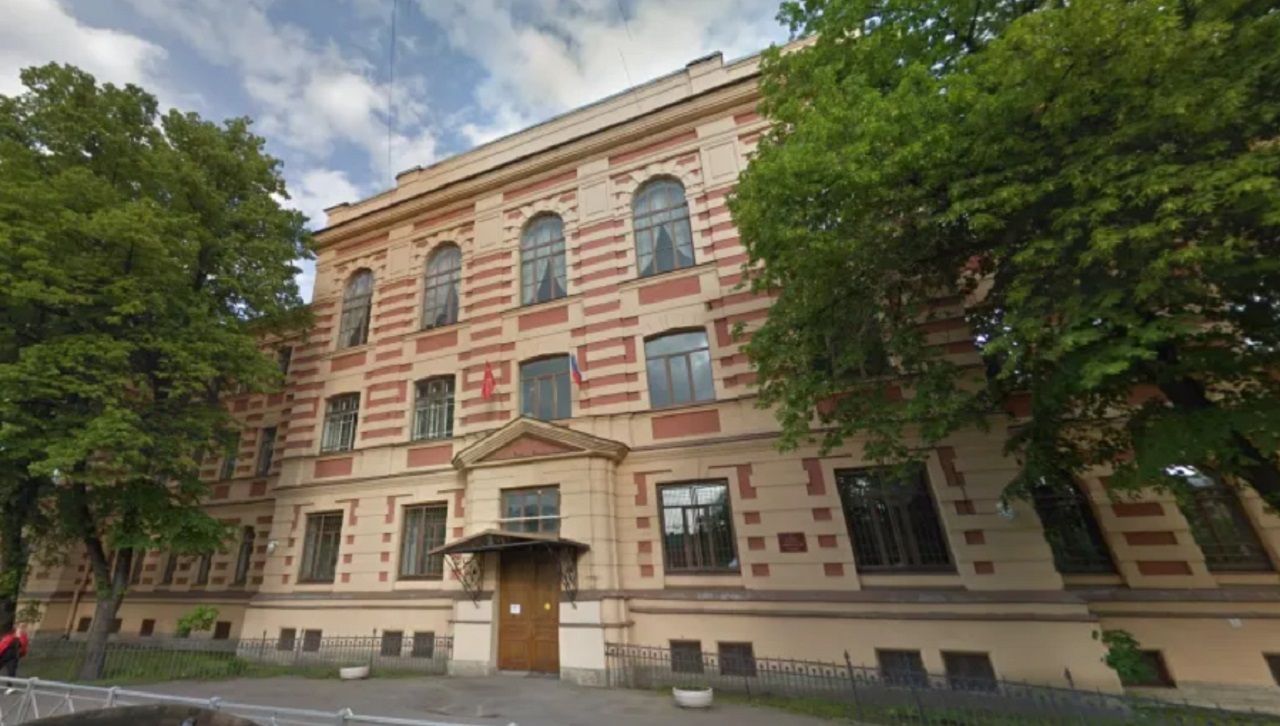 В петербургской гимназии 1 сентября обрушился потолок