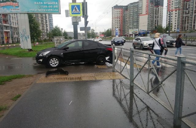 В Петербурге задержали водителя, насмерть сбившего мотоциклиста на Кушелевской дороге
