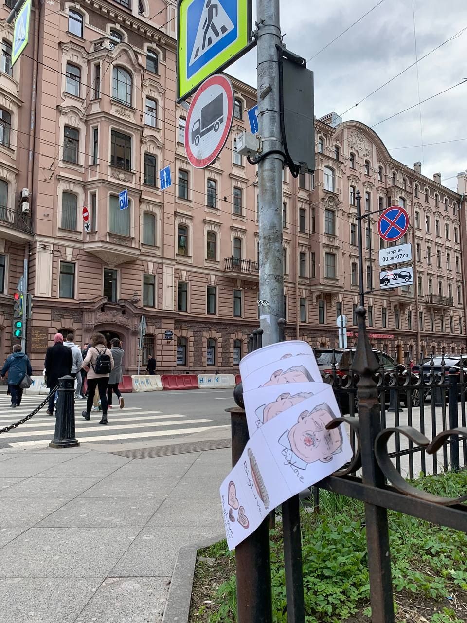 Туалетная бумага с портретом Беглова полюбилась петербуржцам как сувенир