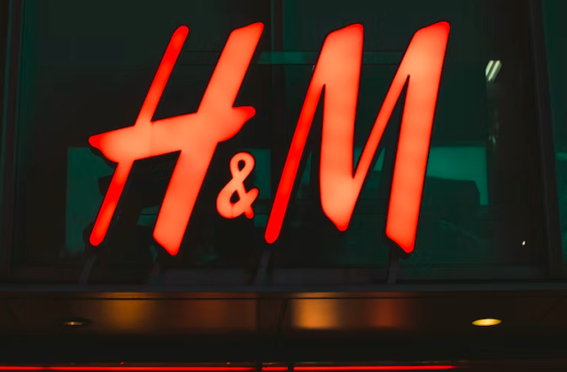 В магазинах H&M в Архангельске возникли очереди из-за распродажи остатков товара