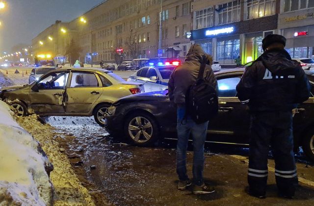 Петербург снова отличился массовыми ДТП из-за неубранных дорог