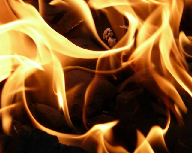 При пожаре в общежитии в Пскове пострадал один человек