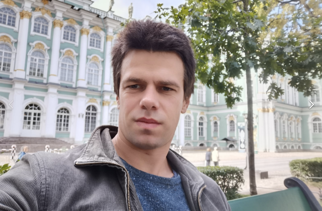 «Кто-то получит прекрасный откат»: Костров о посыпке тротуаров в Петербурге тоннами соли