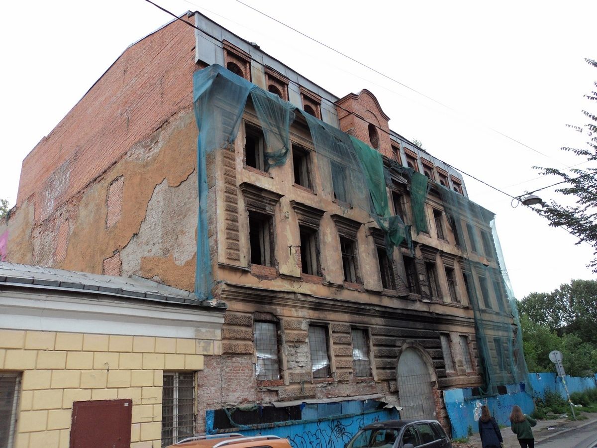 Город скоро развалится: петербуржцы указали Смольному на очередной «фасадопад» в Кировском районе