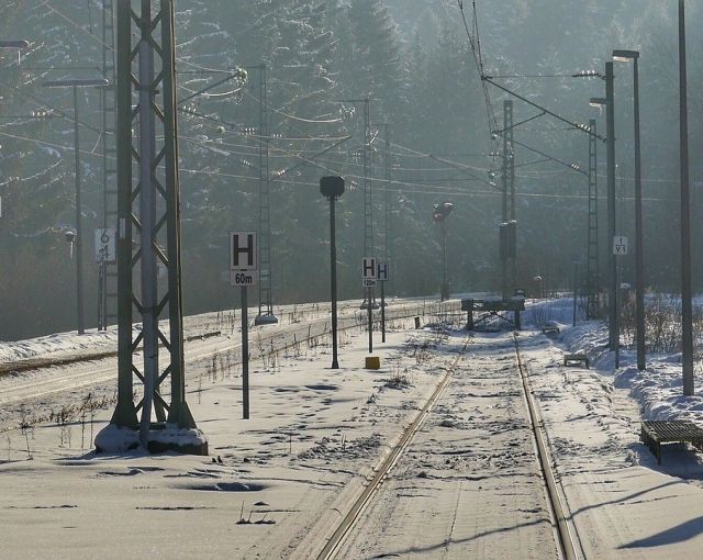 Неочищенные пути могли стать причиной схода трамвая с рельсов в Петербурге