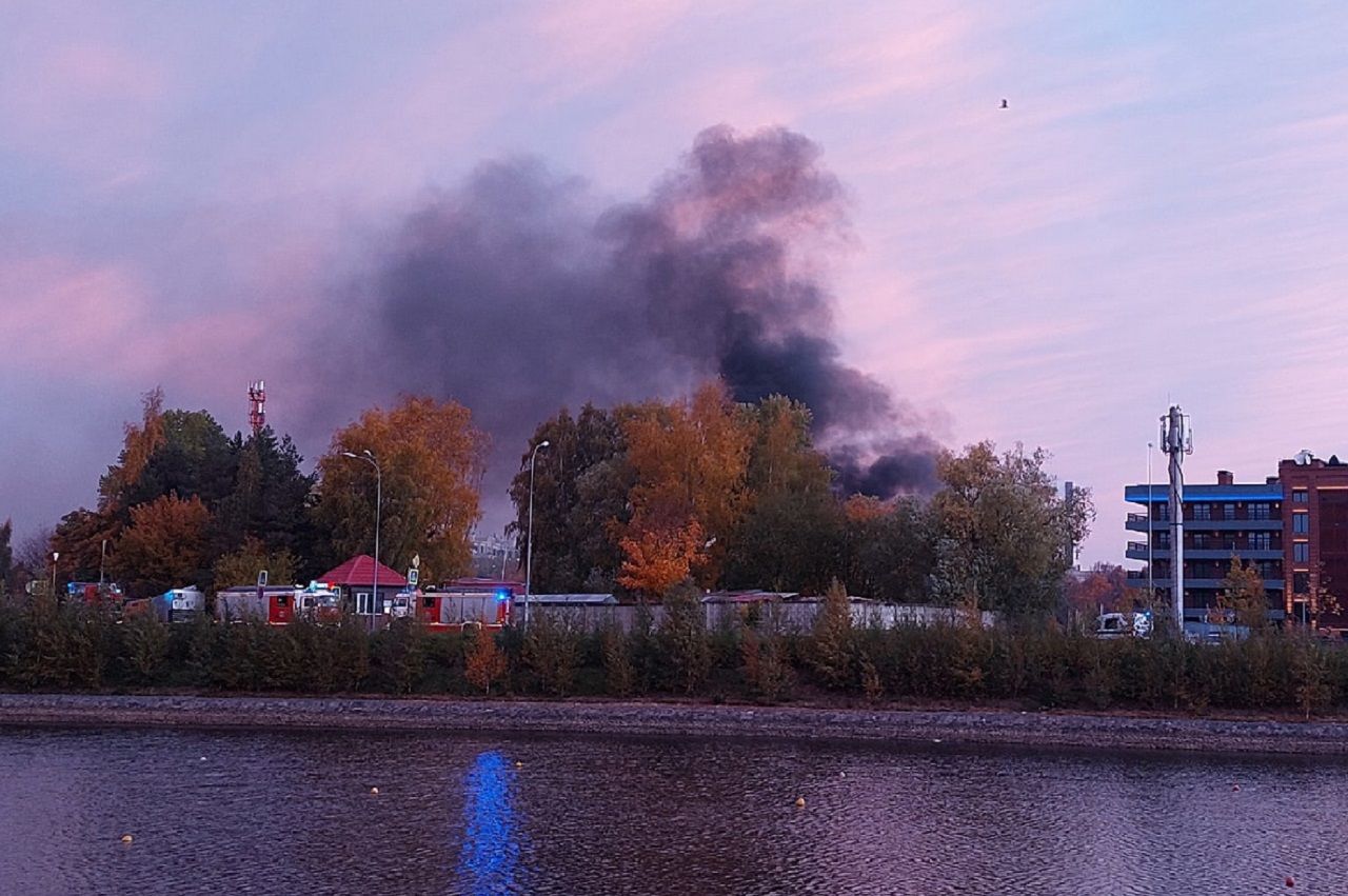 Один человек погиб в результате пожара в яхт-клубе на Крестовском острове