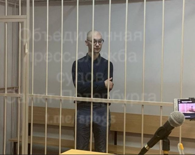 В Петербурге осудили на три года мужчину, напавшего на омоновца на несанкционированной акции