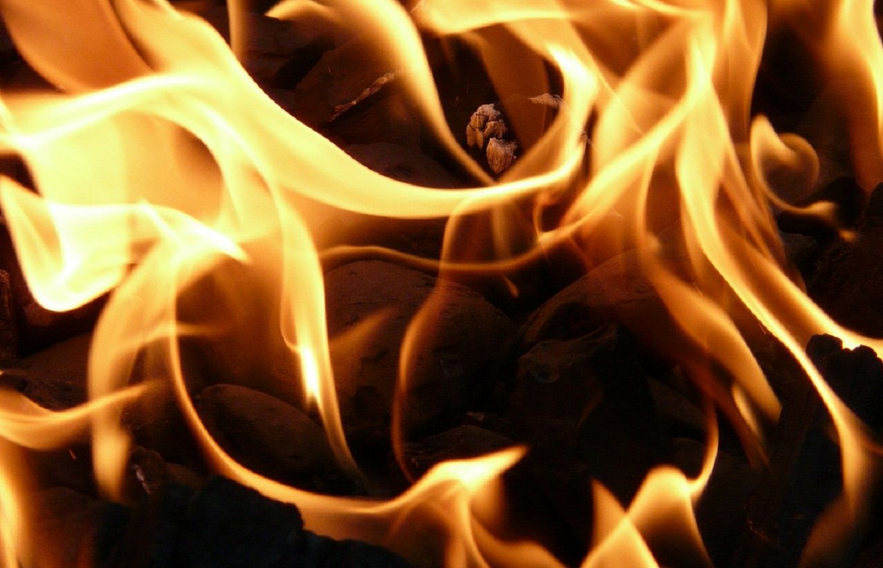 В ухтинском поселке при пожаре в общежитии погиб мужчина